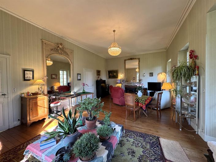 Image No.6-4 Bed House for sale