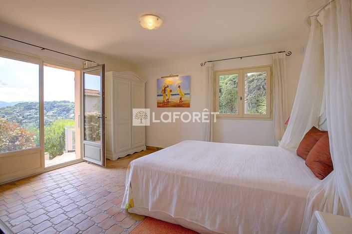 Image No.11-4 Bed Property for sale