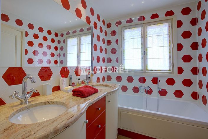 Image No.12-4 Bed Property for sale