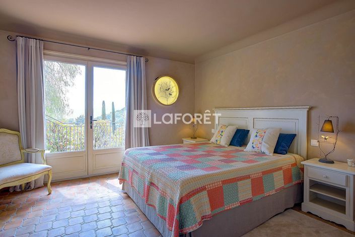 Image No.13-4 Bed Property for sale