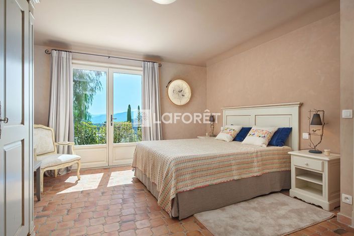 Image No.15-4 Bed Property for sale