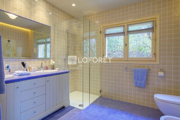 Image No.17-4 Bed Property for sale