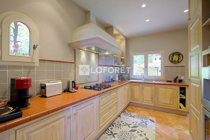 Image No.5-4 Bed Property for sale