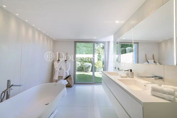 Image No.11-6 Bed House for sale