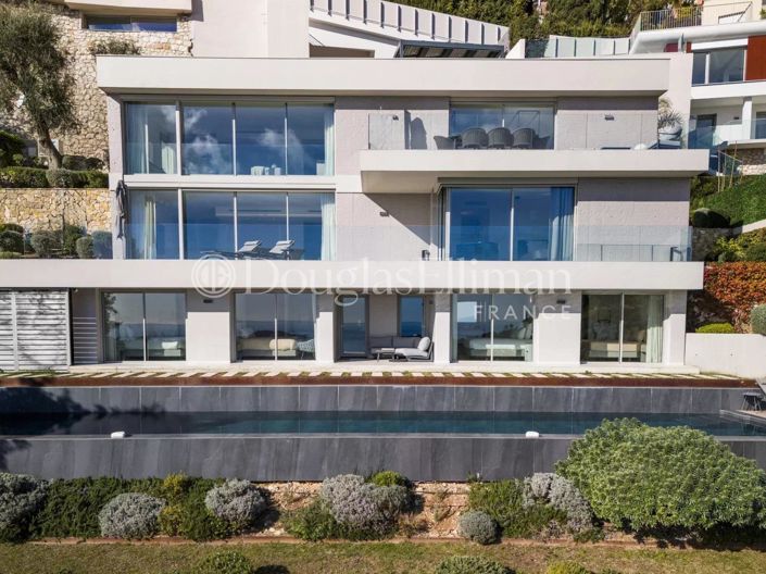 Image No.14-6 Bed House for sale