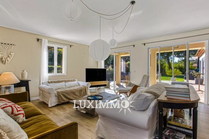 Image No.3-5 Bed House for sale