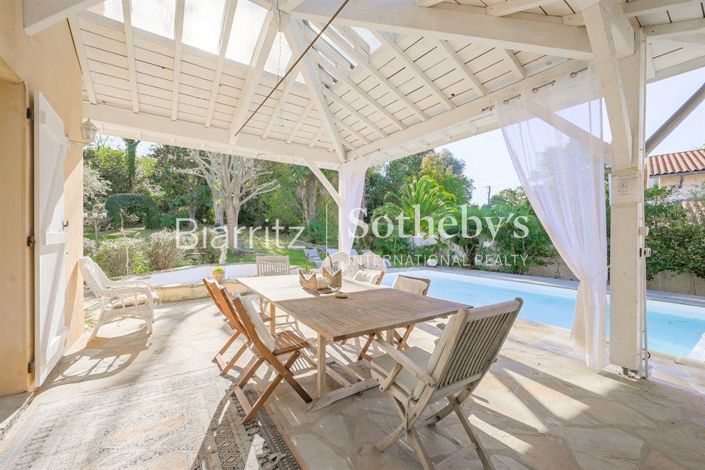 Image No.1-5 Bed House for sale