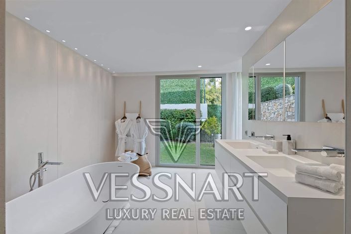 Image No.16-5 Bed House for sale