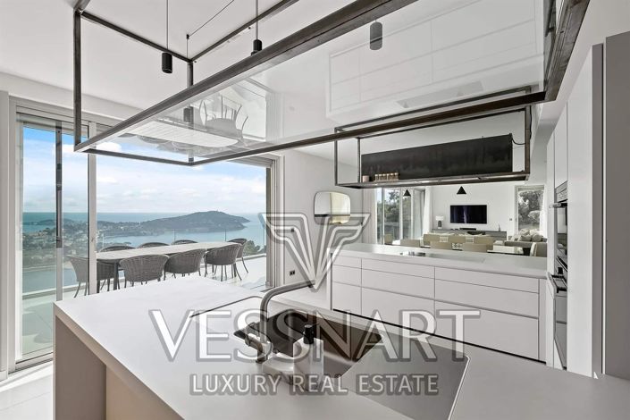 Image No.8-5 Bed House for sale