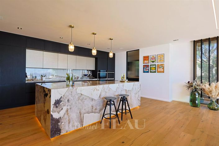 Image No.10-4 Bed House for sale