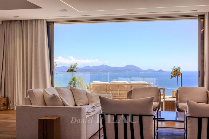 Image No.8-4 Bed House for sale