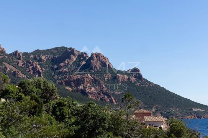 Image No.10-5 Bed House for sale