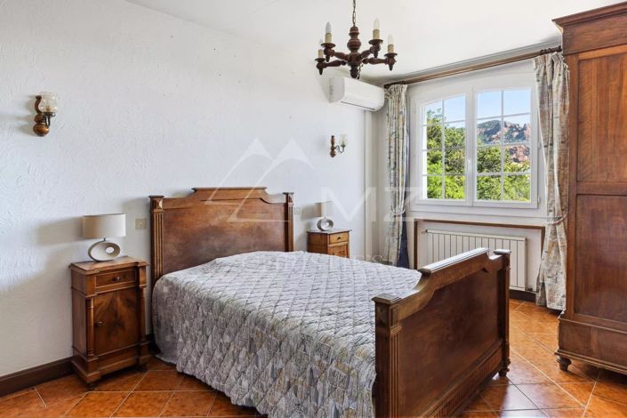 Image No.5-5 Bed House for sale