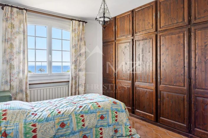 Image No.6-5 Bed House for sale