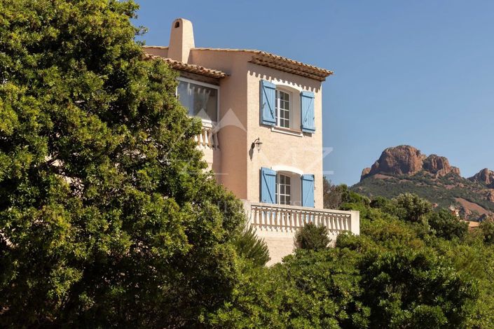 Image No.8-5 Bed House for sale