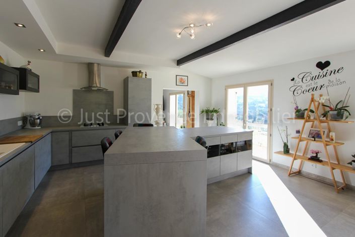 Image No.6-4 Bed House for sale