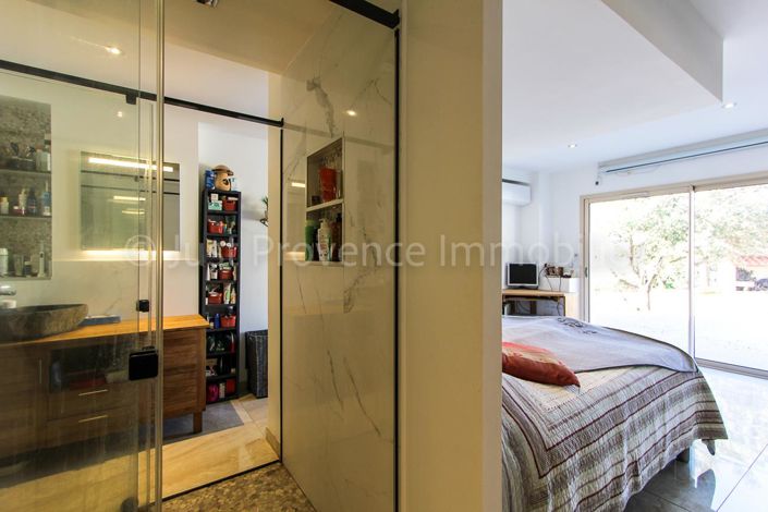 Image No.8-4 Bed House for sale