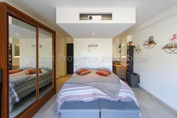 Image No.9-4 Bed House for sale