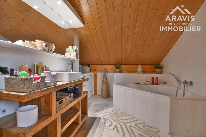 Image No.16-4 Bed House for sale