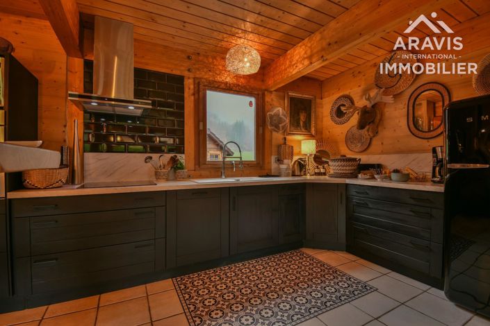 Image No.8-4 Bed House for sale