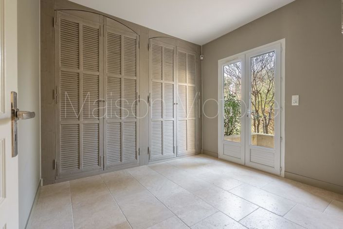 Image No.22-5 Bed House for sale