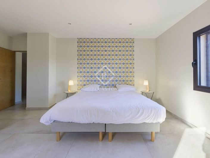 Image No.18-8 Bed House for sale