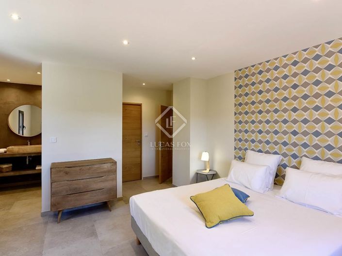 Image No.19-8 Bed House for sale