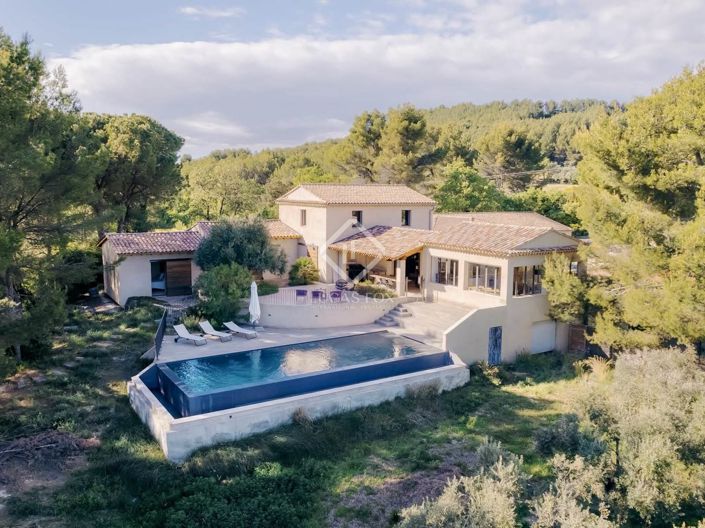 Image No.2-8 Bed House for sale