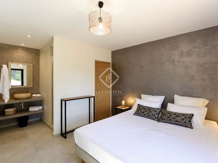 Image No.24-8 Bed House for sale