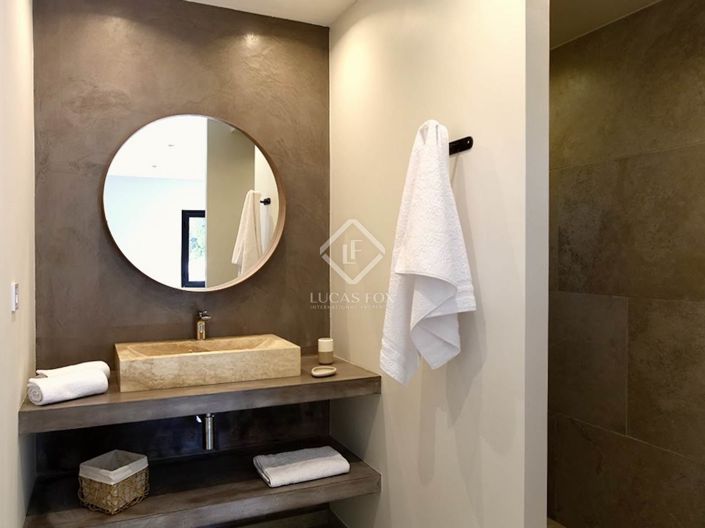 Image No.25-8 Bed House for sale