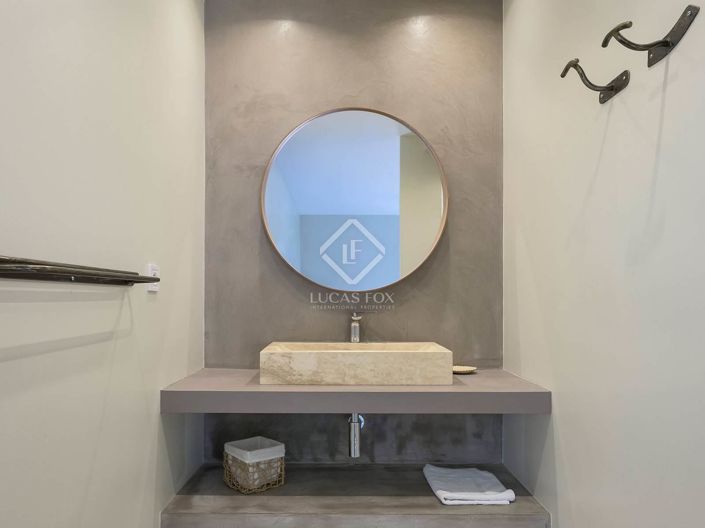 Image No.26-8 Bed House for sale