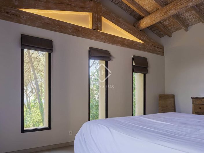 Image No.28-8 Bed House for sale