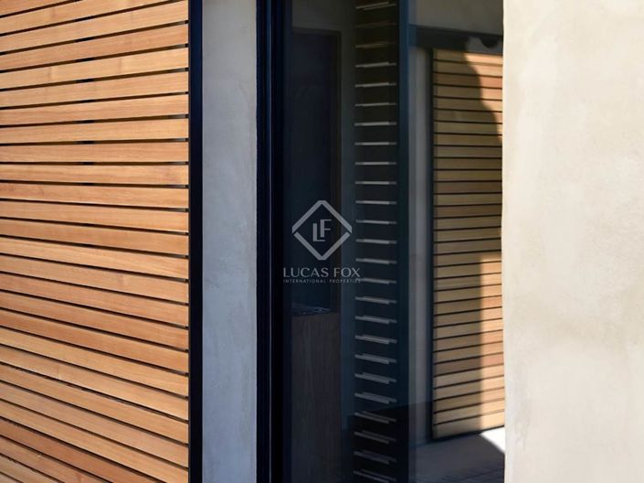 Image No.30-8 Bed House for sale