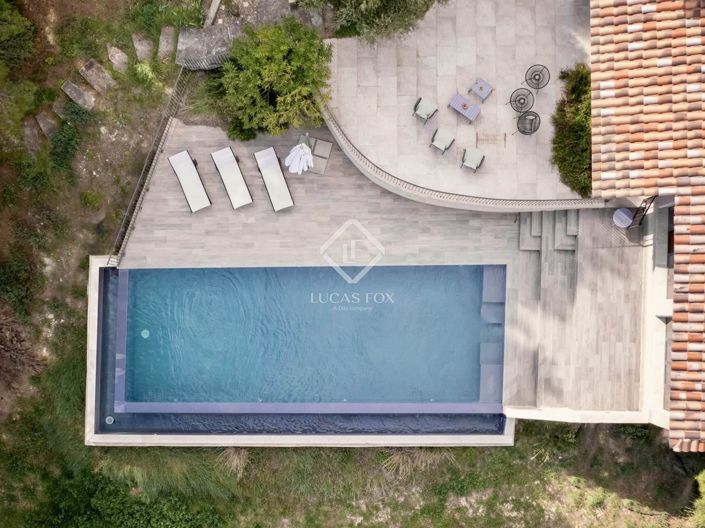 Image No.6-8 Bed House for sale