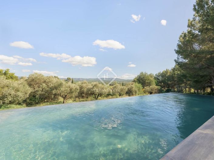 Image No.7-8 Bed House for sale