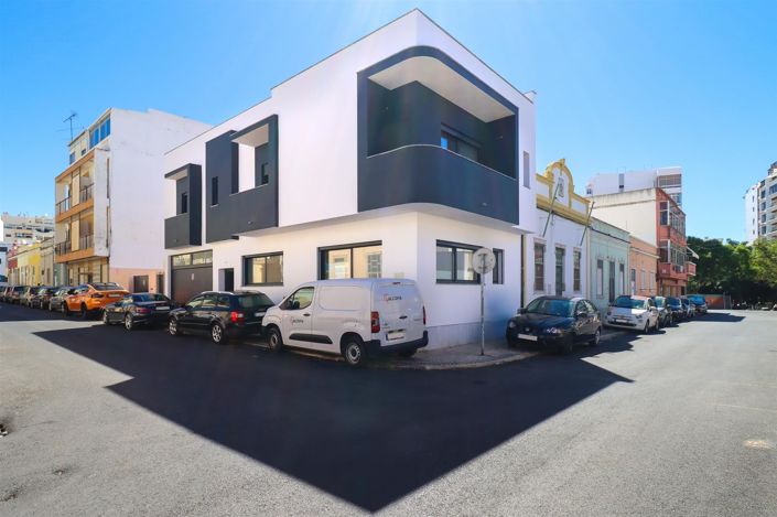 Image No.11-3 Bed House for sale