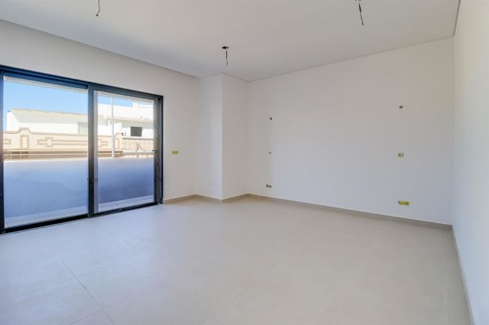 Image No.28-3 Bed House for sale