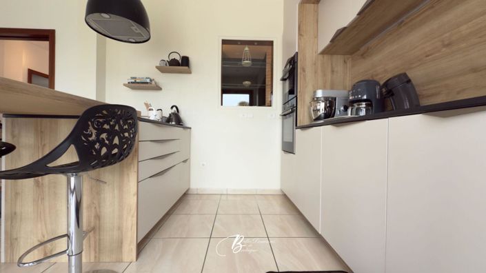 Image No.10-6 Bed House for sale