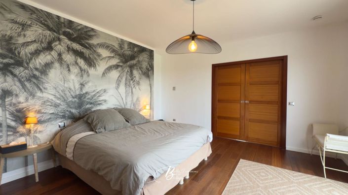 Image No.11-6 Bed House for sale