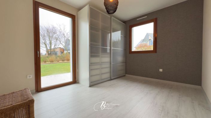 Image No.17-6 Bed House for sale