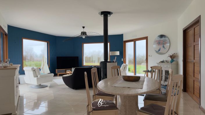 Image No.8-6 Bed House for sale