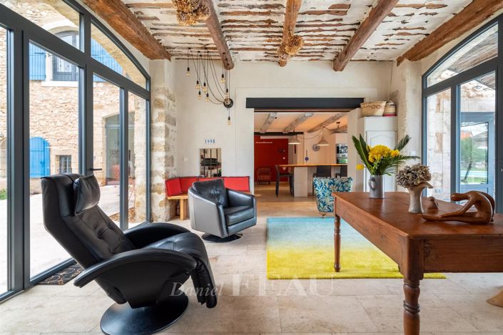 Image No.8-6 Bed House for sale