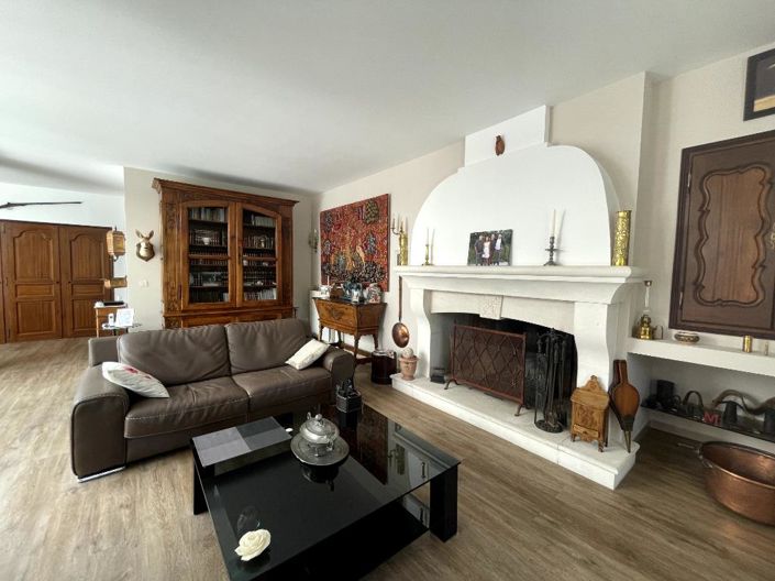 Image No.1-3 Bed House for sale