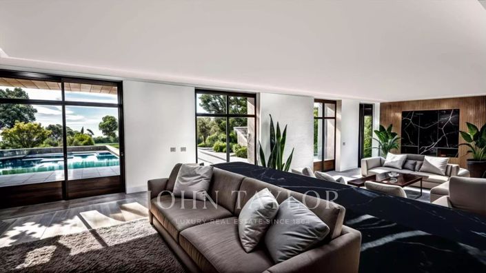 Image No.4-8 Bed House for sale