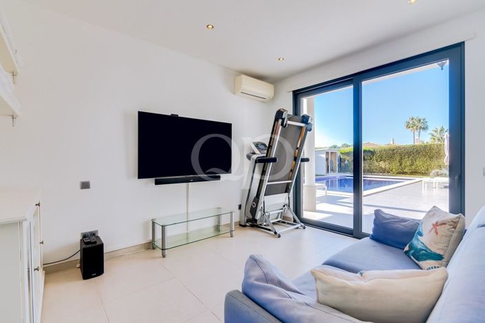 Image No.22-4 Bed House for sale