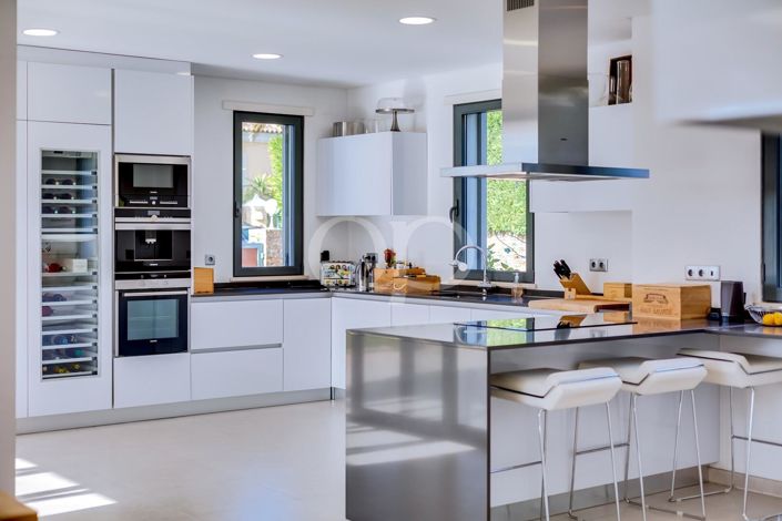 Image No.37-4 Bed House for sale