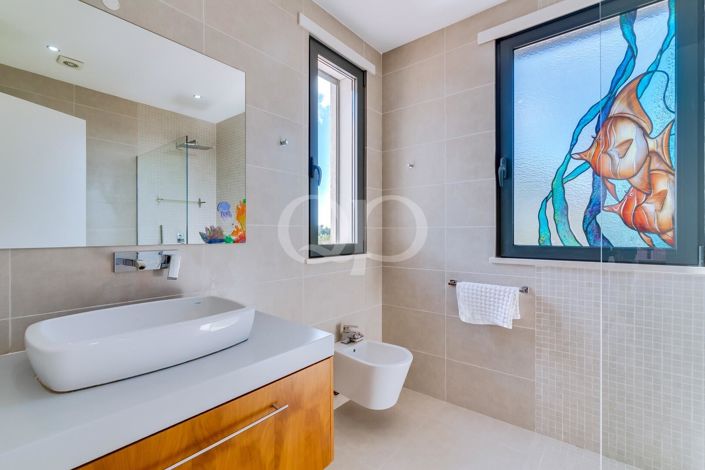 Image No.38-4 Bed House for sale