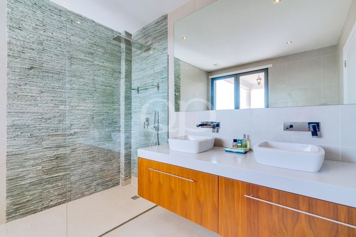 Image No.8-4 Bed House for sale