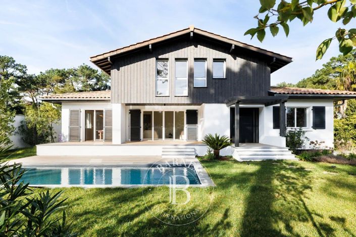 Image No.1-4 Bed House for sale