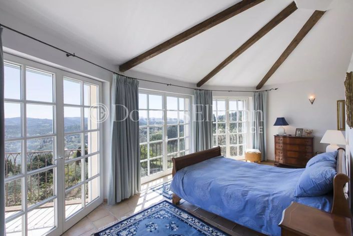 Image No.8-5 Bed House for sale